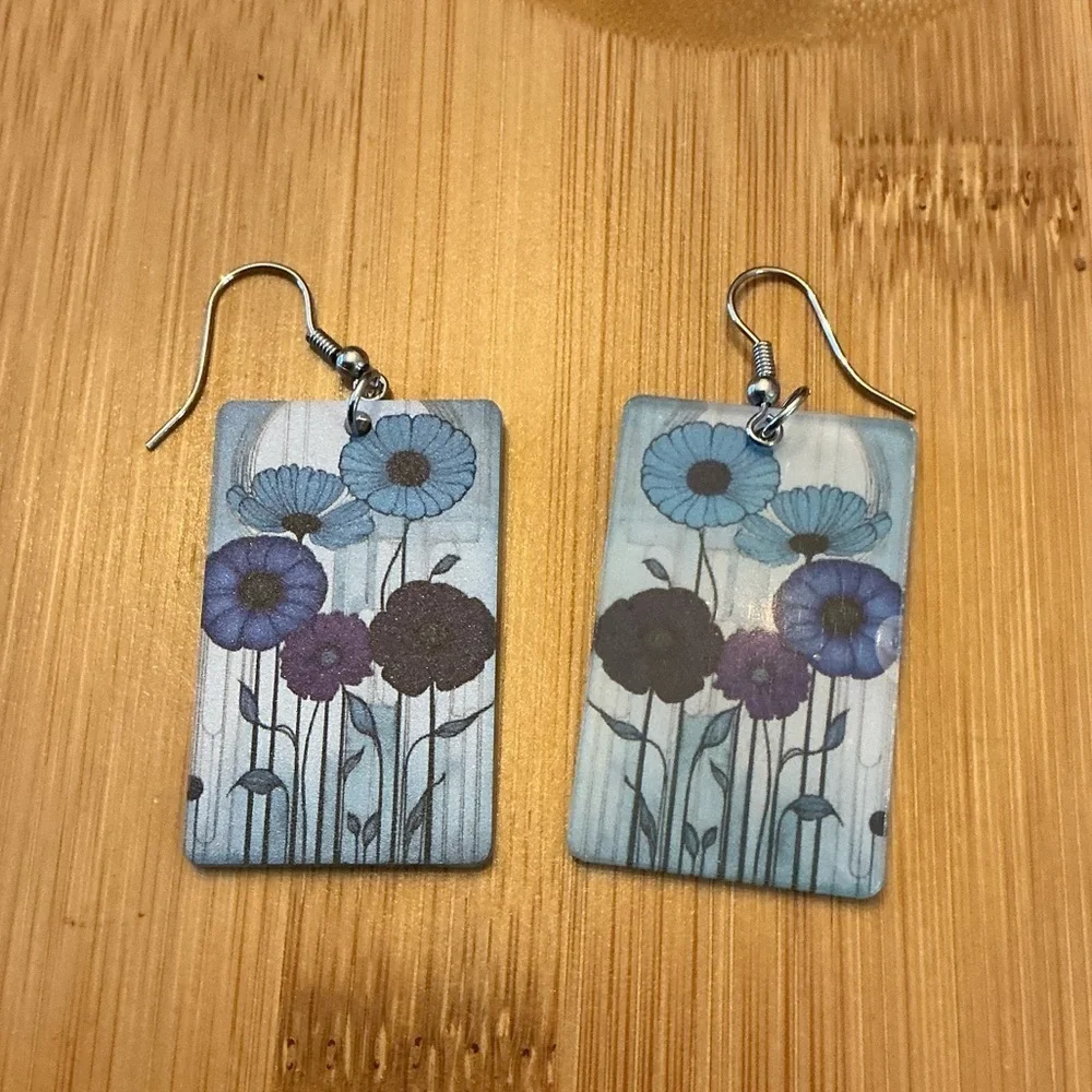 Beautiful pair of Earrings! Brand New!